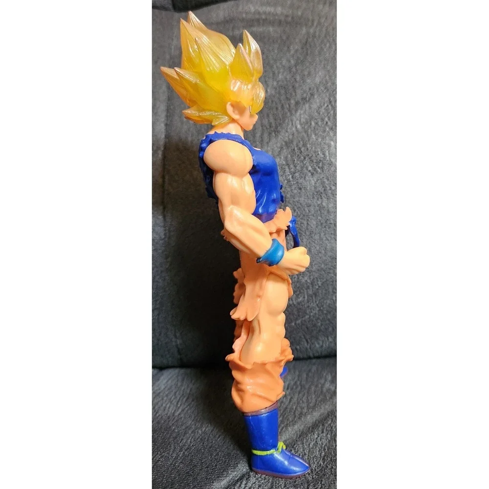 dragon ball z super saiyan son goku Bandai  2013